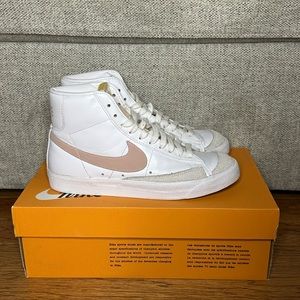 Nike Blazer Mid '77
Women's Shoes